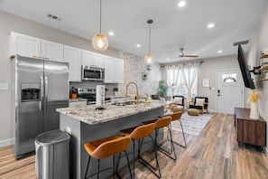 Fridge, microwave, oven, stovetop - Modern Home with Private Backyard Oasis in the Heart of Atlanta!! (Atlanta)