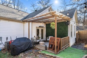 Terrace/patio - Modern Home with Private Backyard Oasis in the Heart of Atlanta!! (Atlanta)