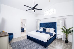 3 bedrooms, desk, WiFi - Disney-Adjacent Home with Pool & Lake View (Kissimmee)