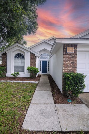 Exterior detail - Disney-Adjacent Home with Pool & Lake View (Kissimmee)
