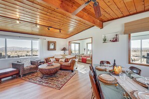 Dining - Twentynine Palms Desert Oasis w/ Pool & Hot Tub! (Twentynine Palms)