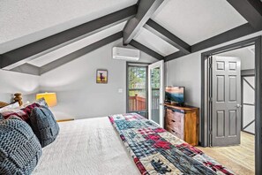3 habitaciones, tabla de planchar con plancha, wifi y ropa de cama