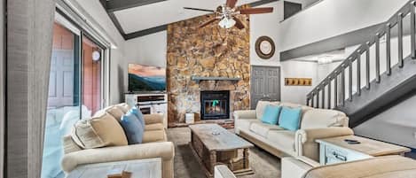 TV, fireplace
