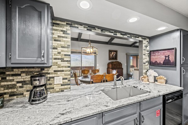 ダイニングテーブル