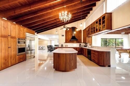 Majestic Home 7 Bedroom w/ Heated Pool, Massive Yard & Driveway