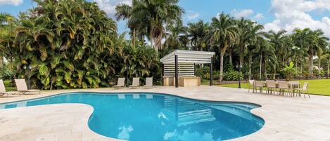 Ulkouima-allas, lämmitetty uima-allas