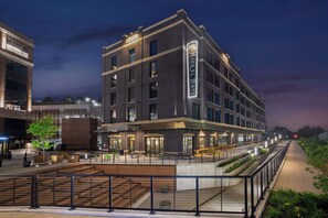 Exterior - Hotel Nickel Plate Fishers, Tapestry Collection By Hilton (Fishers)
