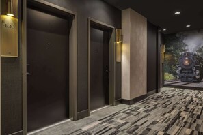 Lobby - Hotel Nickel Plate Fishers, Tapestry Collection By Hilton (Fishers)