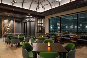 Restaurant - Hotel Nickel Plate Fishers, Tapestry Collection By Hilton (Fishers)