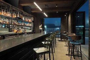 Bar (on property) - Hotel Nickel Plate Fishers, Tapestry Collection By Hilton (Fishers)
