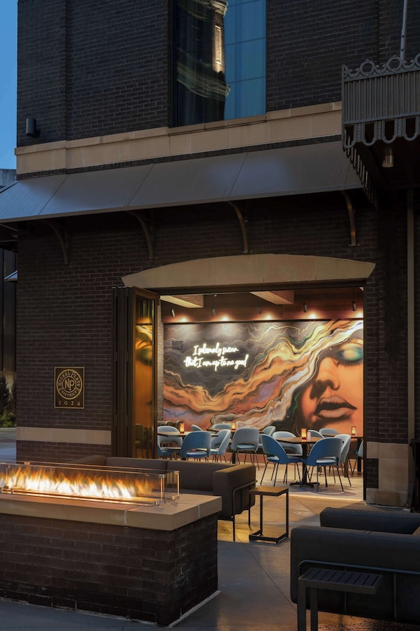 Terrace/patio - Hotel Nickel Plate Fishers, Tapestry Collection By Hilton (Fishers)