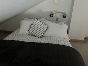 1 bedroom, desk, WiFi, bed sheets