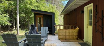 Welcome to ZenFrieda. Escape to the country and enjoy our sauna/cold tub area!