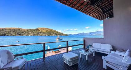 House literally on the water - Porto Galo