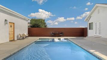 Ulkouima-allas, lämmitetty uima-allas