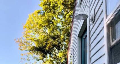 Meadow View Cottage- New, Peaceful, Trail to Beach