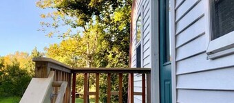 Meadow View Cottage- New, Peaceful, Trail to Beach