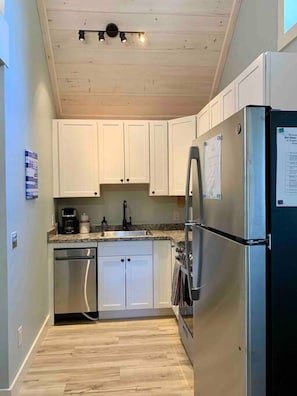 Fridge, microwave, oven, stovetop - Sea Glass Cottage- New, Peaceful, Path to Beach (Bar Harbor)