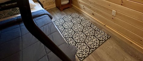 2 habitaciones, tabla de planchar con plancha, wifi y ropa de cama