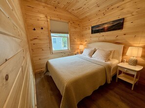 2 bedrooms, iron/ironing board, free WiFi, bed sheets - Loon Song Cottage #5 at Explore Acadia Cottages (Bar Harbor)