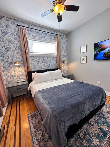 The Nininger 3 BR Apt - Walk to DT, Dog Friendly