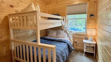 2 slaapkamers, een strijkplank/strijkijzer, gratis wifi, beddengoed