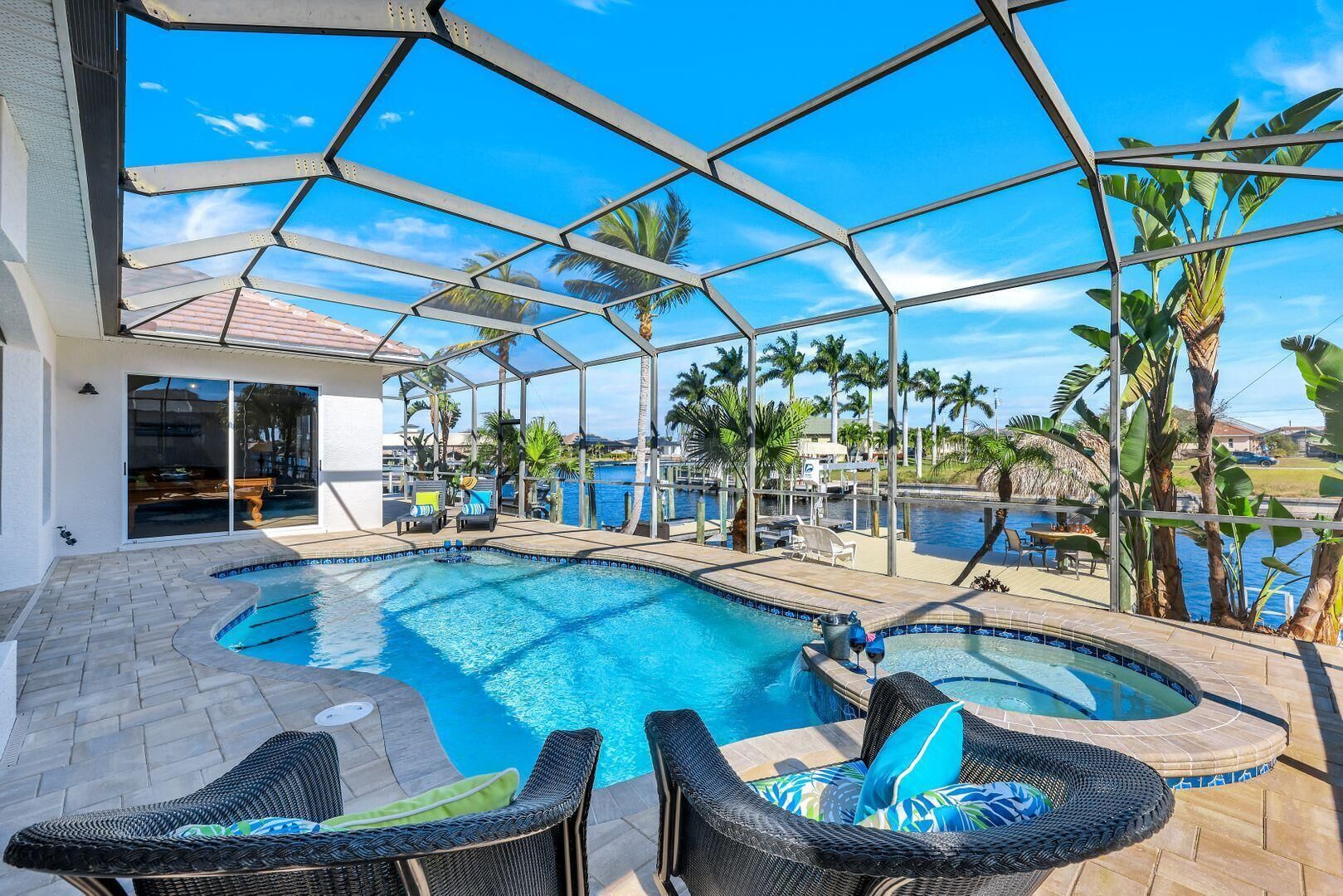 Quick Gulf Access Pool/Spa Home with Games Room + Tiki Hut