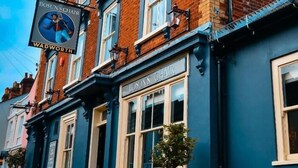 A traditional pub with a sign reading "Bosun's Chair" and "WADWORTH" on the facade. - The Bosun's Chair (Lymington)