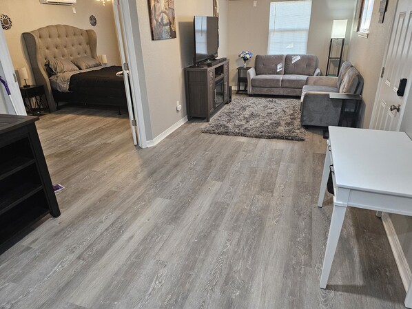 1 quarto, escrivaninha, ferros/tábuas de passar roupa, Wi-Fi de cortesia