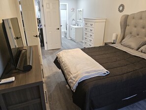 1 dormitorio, escritorio, tabla de planchar con plancha y wifi gratis