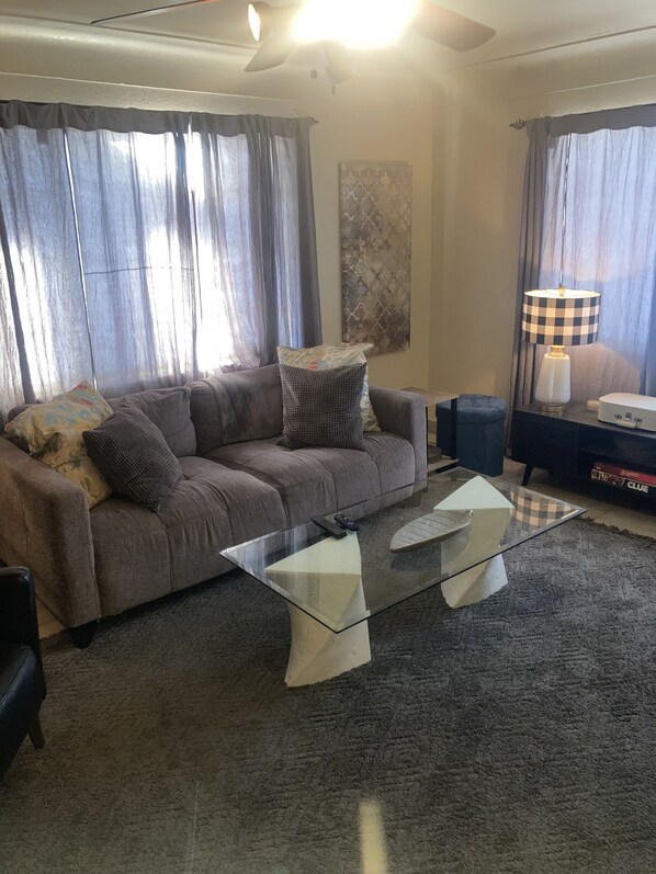 Living area - Cozy brick bungalow (Tucson)