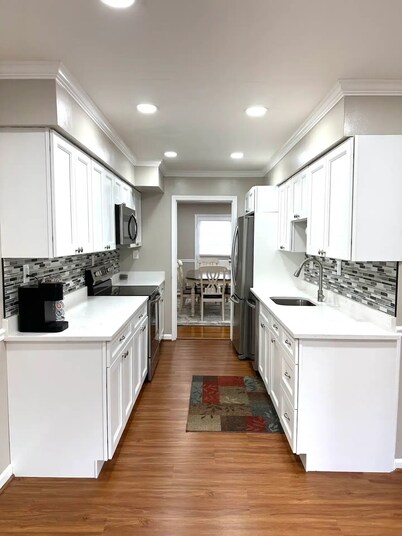 Charming  4 BRs  4 beds  2.5 baths  20min DC