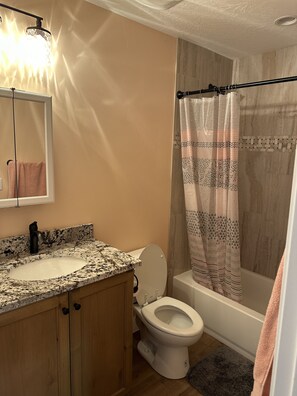 Towels, soap, toilet paper - New Private Guesthouse! (Hurricane)