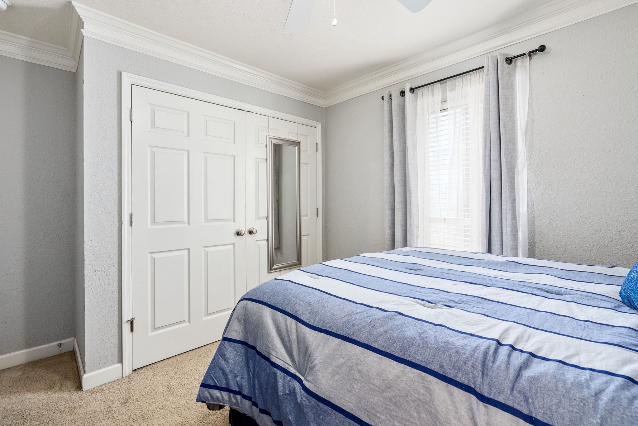 2 chambres, fer et planche à repasser, Wi-Fi, draps fournis