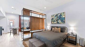 1 bedroom, desk, iron/ironing board, WiFi