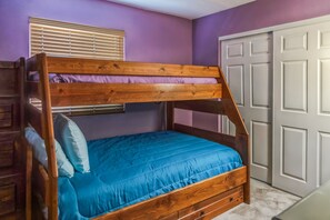 3 bedrooms, desk, iron/ironing board, travel cot