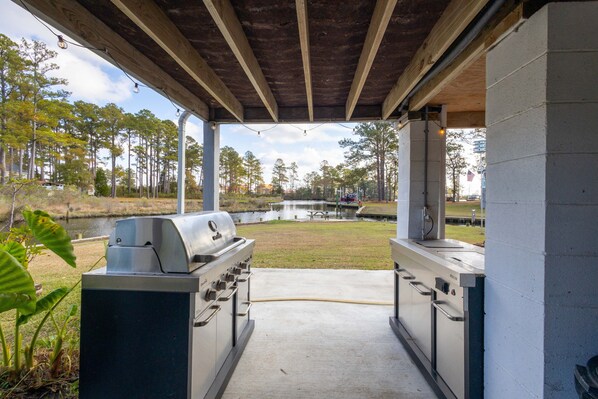 Property grounds - Private Waterfront Retreat with Breathtaking Views. Pet-friendly! (Belhaven)