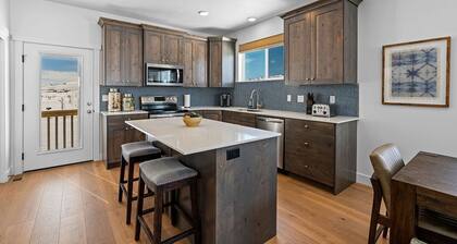 Come enjoy a centrally located escape at Bear Lake. NEW Pool 5/26 and Game Room!