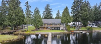 Hot Tub + Game Garage. Peaceful 1 Level Lake Limerick Retreat with Firepit.