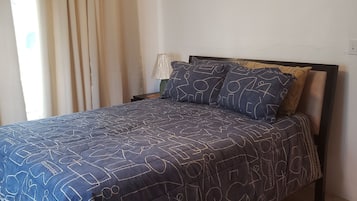 1 habitación, tabla de planchar con plancha, wifi y ropa de cama