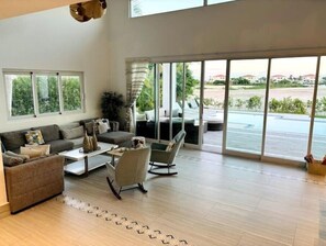 Smart TV - Luxurious Oasis in Cap Cana, Punta Cana
(Cap Cana)