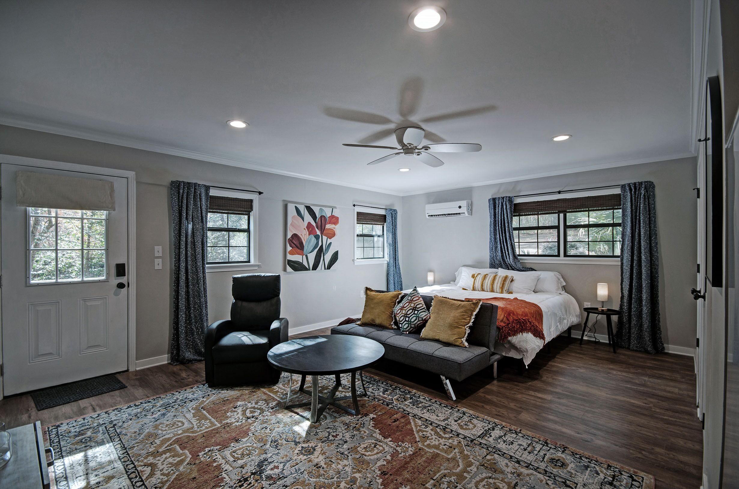 1 chambre, coffres-forts dans les chambres, fer et planche à repasser