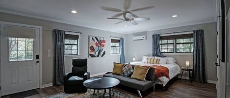 1 室のベッドルーム、セーフティボックス (室内)、アイロン / アイロン台、旅行用ベビーベッド