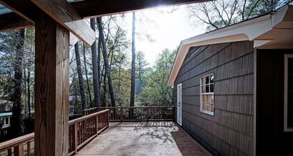 Hickory Suite: Luxury Studio in Safe/Central Location by WholeFoods & Hospitals