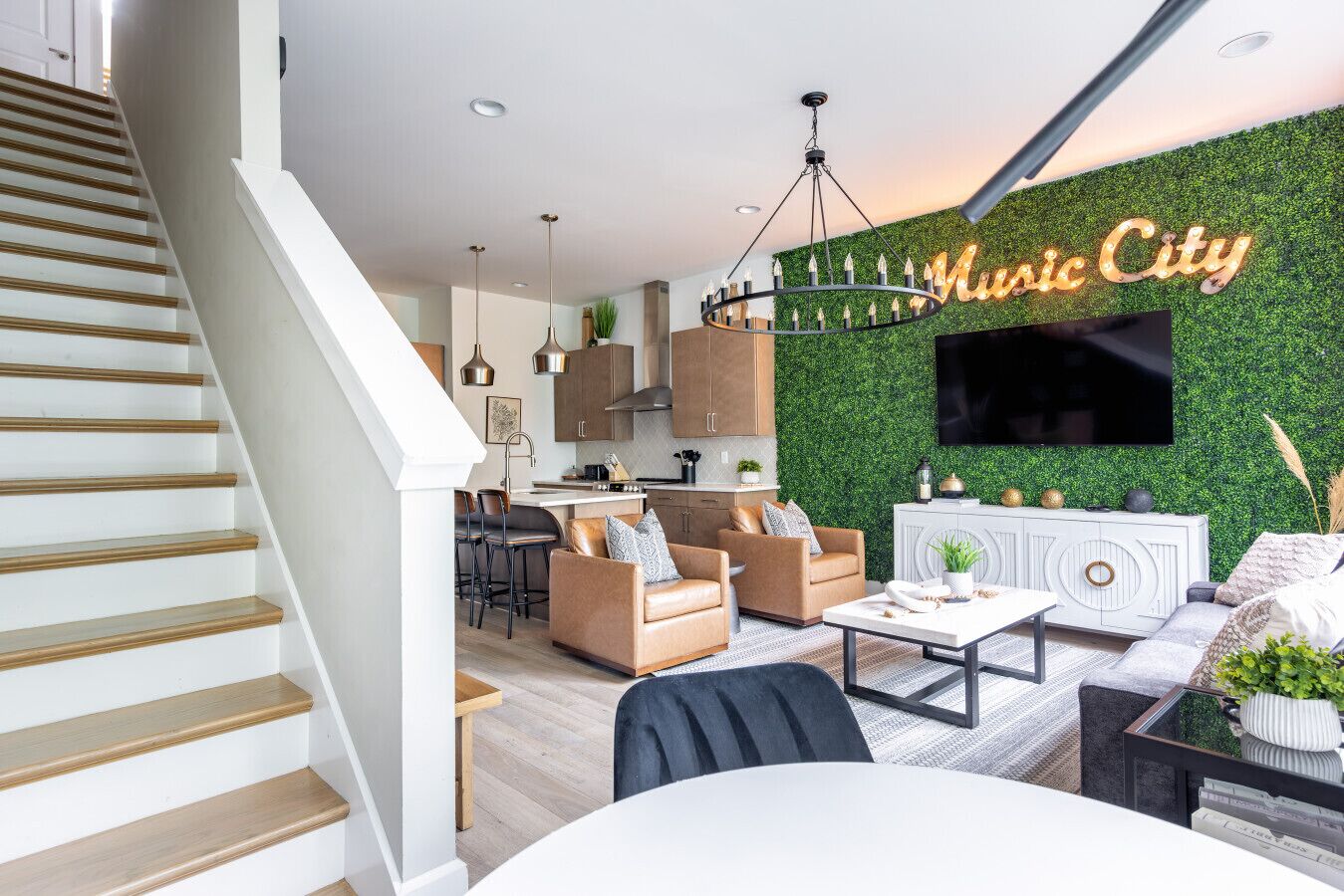 Fernseher, Tischtennisplatte