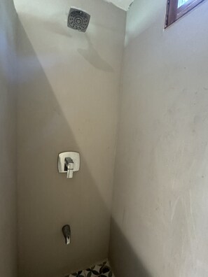 Hair dryer, towels, soap, toilet paper - cabine 11 (Nosara)