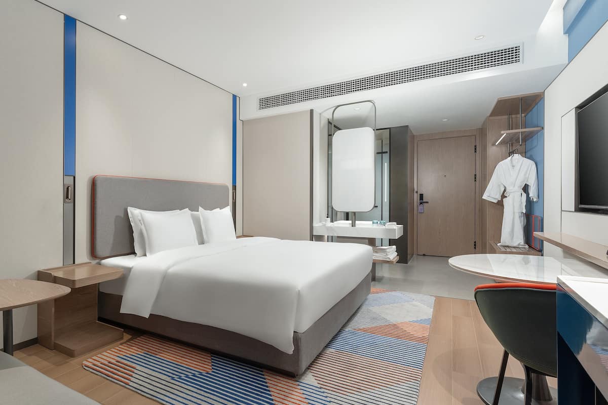 1 bedroom, premium bedding, down comforters, minibar