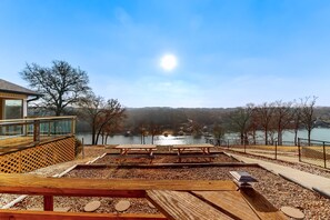 Outdoor dining - Lakefront paradise with amazing views, washer/dryer, & central AC (Bella Vista)