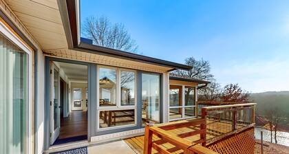 Lakefront paradise with amazing views, washer/dryer, & central AC