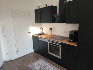 雪櫃、焗爐、爐具、洗碗機